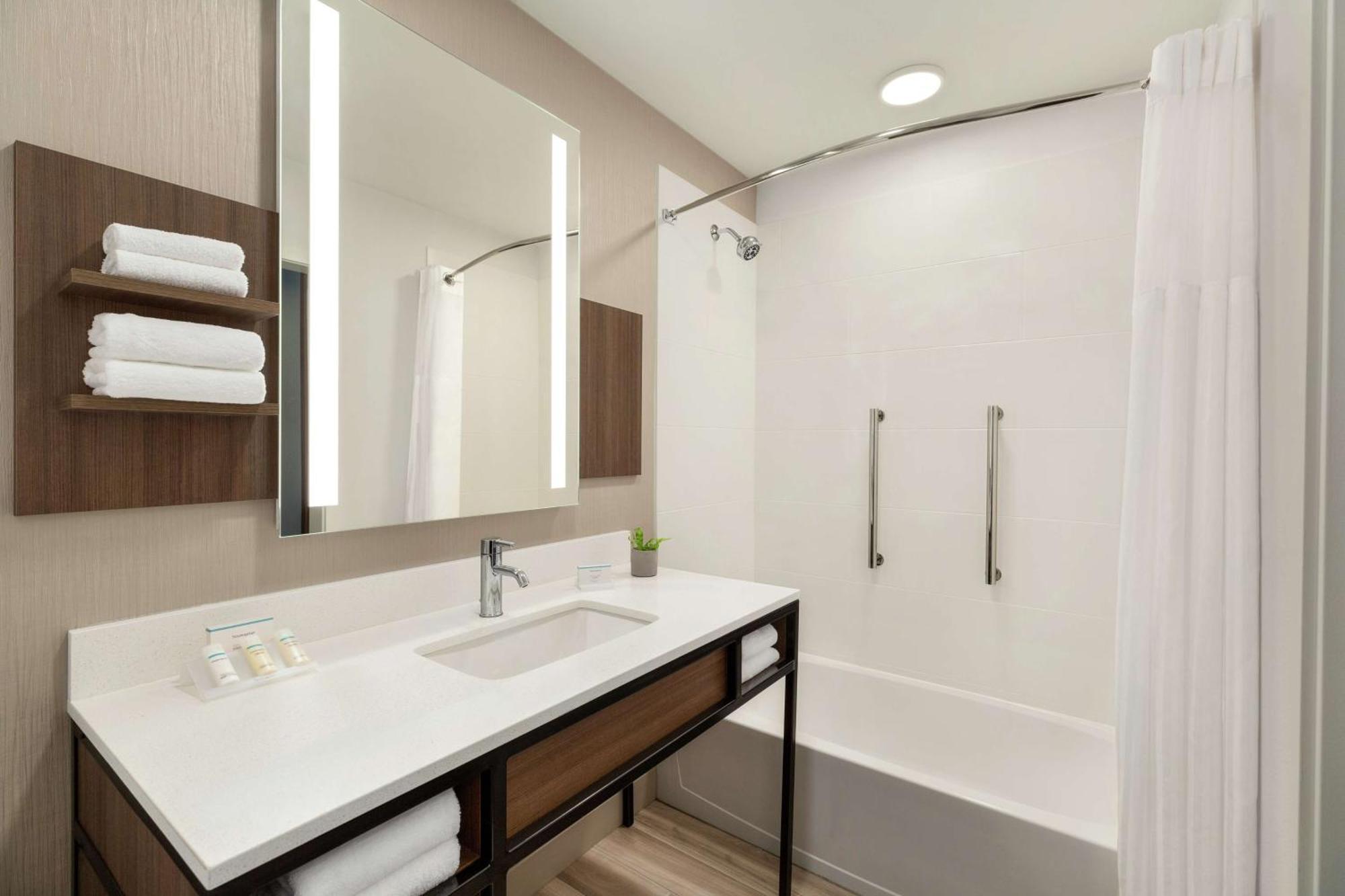 Hilton Garden Inn Seattle Airport Ситак Экстерьер фото