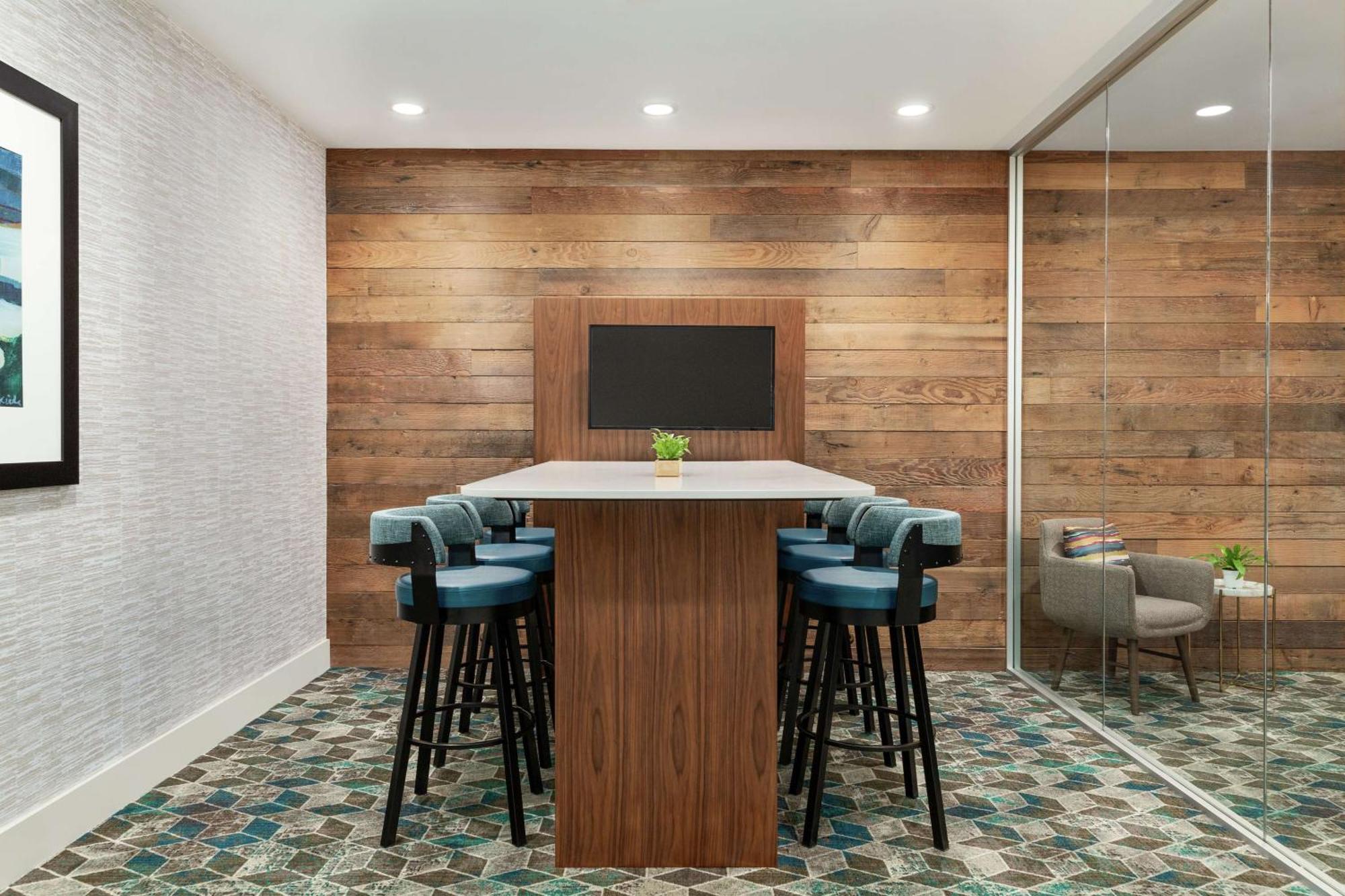 Hilton Garden Inn Seattle Airport Ситак Экстерьер фото